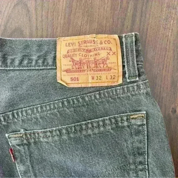 Levi's 501 Black Denim High Waisted Cut Off Jean Shorts , Size: 29, wash black - Picture 7 of 10